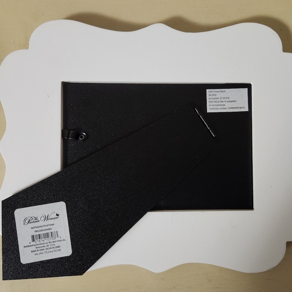 The Pioneer Woman Red and Teal Floral Frame - Picture 2 of 2